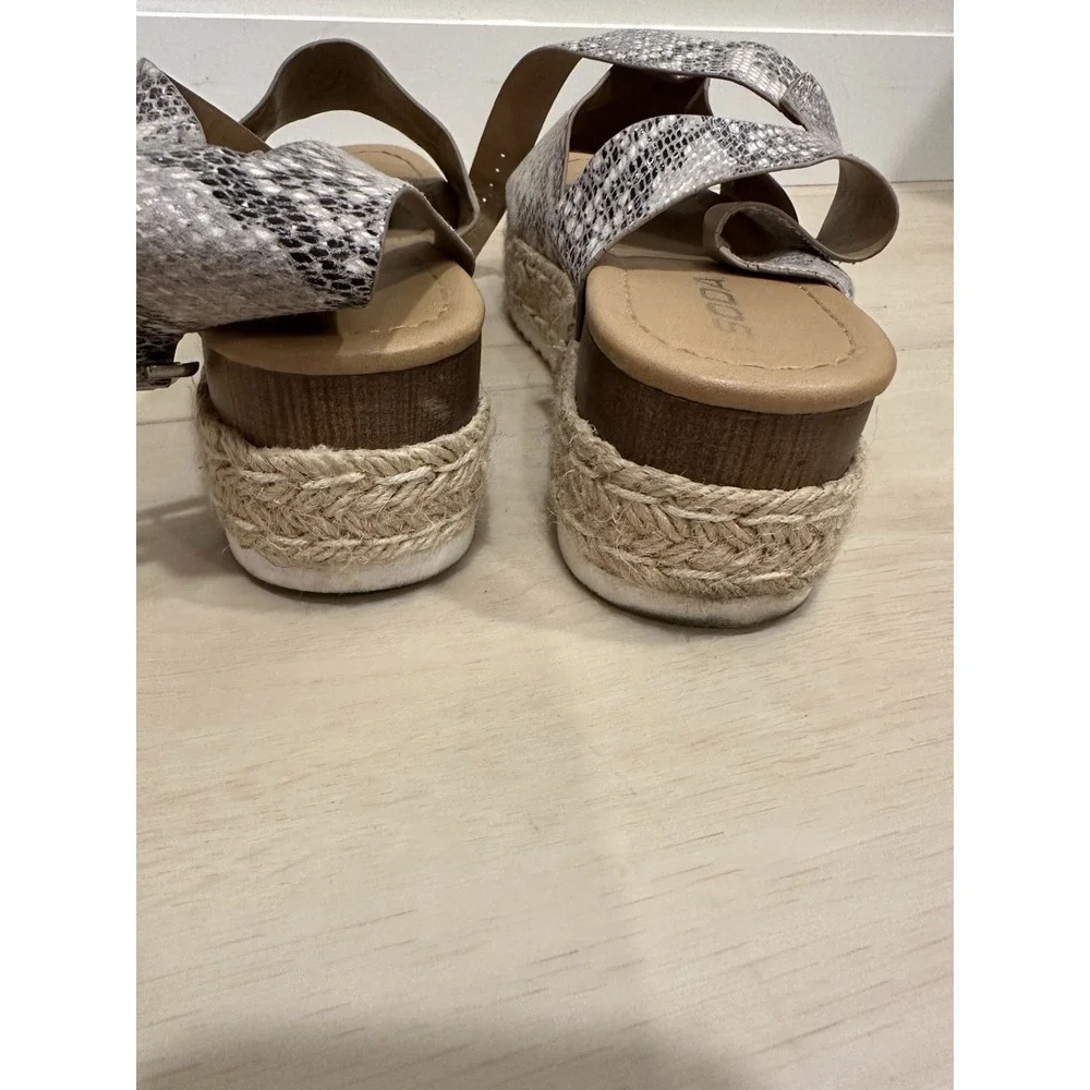Soda Gray Snakeskin Espadrille Platform Sandals Size 7.5